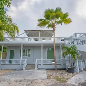 https://2-bedroom-1-bath-tropical-suites-at-413.comcaribbean.com